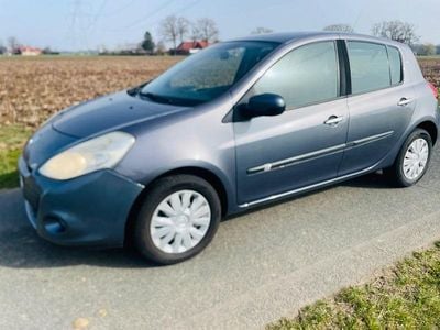 Gebraucht Renault Clio II Expression 75 PS (55 kW) 2009 Grau Limousine