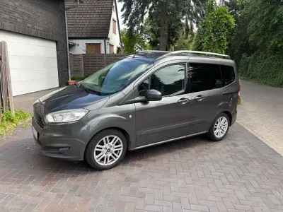 Gebraucht Ford Tourneo Courier Titanium 101 PS (74 kW) 2015 Grau Van / Kleinbus