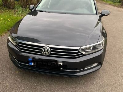 gebraucht VW Passat VAR . Business 1.6TDI Navi AID RFK SHZ .