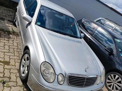 Mercedes E200