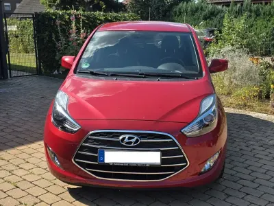 Gebraucht Hyundai ix20 90 PS (66 kW) 2017 Rot Kleinwagen