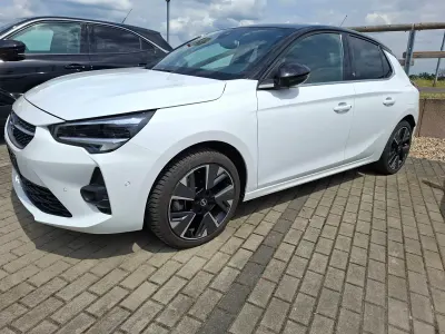 Gebraucht Opel Corsa-e Ultimate 100 kW (136 PS) 2022 Weiss Kleinwagen