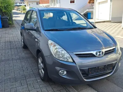 Gebraucht Hyundai i20 Classic 90 PS (66 kW) 2012 Braun Kleinwagen