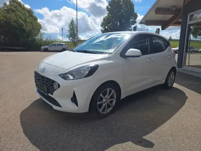 Gebraucht Hyundai i10 Trend 67 PS (49 kW) 2022 Weiß Kleinwagen