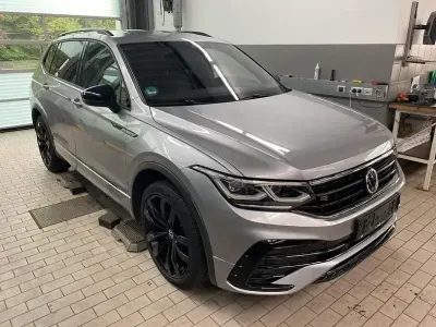 Gebraucht VW Tiguan Allspace R-line 200 PS (147 kW) 2022 Pyrit silber metallic (metallic) SUV