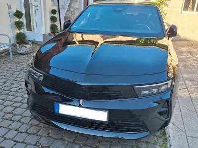 Second-hand Opel Astra 131 CP (96 kW) 2025 Negru Hatchback