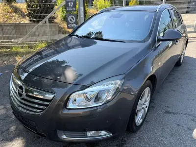 Gebraucht Opel Insignia Innovation 160 PS (117 kW) 2011 Grau Kombi