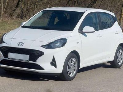 Gebraucht Hyundai i10 Select 63 PS (46 kW) 2024 Atlas white Kleinwagen