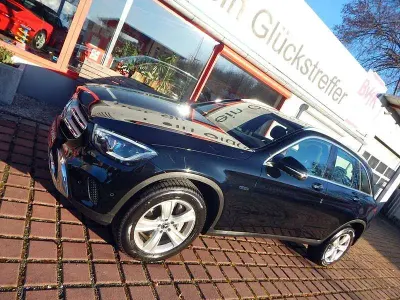 Gebraucht Mercedes GLC300 194 PS (142 kW) 2021 Schwarz SUV