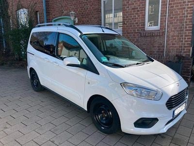 Gebraucht Ford Tourneo Courier Titanium 101 PS (74 kW) 2021 Weiß Van / Kleinbus