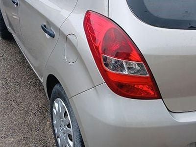 Usado Hyundai i20 Classic 77 HP (56 kW) 2011 Cinzento Citadino
