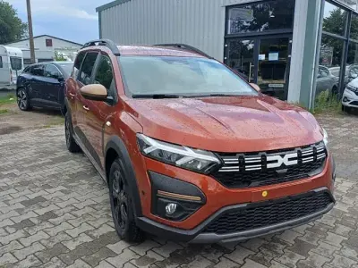 Neu Dacia Jogger Extreme 122 PS (89 kW) 2025 Braun Van / Kleinbus