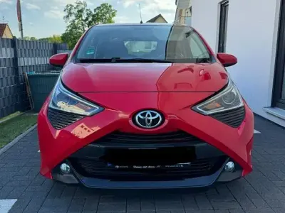 Używany Toyota Aygo X-play 72 KM (52 kW) 2019 Czerwony Hatchback
