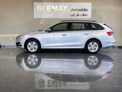 Używany Skoda Octavia Ambition 150 KM (110 kW) 2022 Srebrny Sedan/Limuzyna