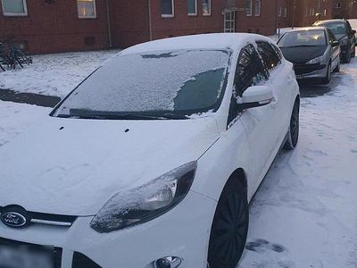 Gebraucht Ford Focus 101 PS (74 kW) 2012 Weiß Limousine
