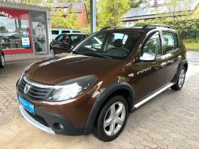 Second-hand Dacia Sandero Stepway 84 CP (61 kW) 2012 Maro SUV