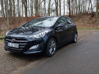 Gebraucht Hyundai i30 Passion 110 PS (80 kW) 2016 Schwarz Limousine