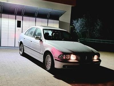 BMW 523