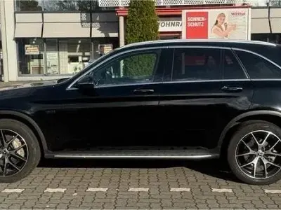 Gebraucht Mercedes GLC300e AMG 320 PS (235 kW) 2021 Schwarz SUV