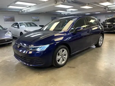 Gebraucht VW Golf VIII Life 131 PS (96 kW) 2023 Blau Limousine