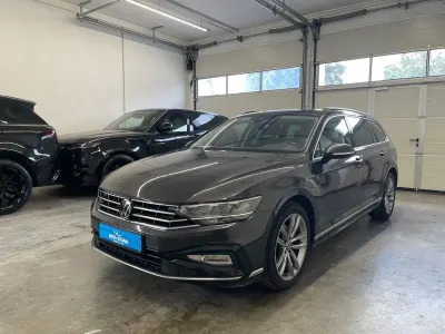 Gebraucht VW Passat R-line 150 PS (110 kW) 2022 Mangangrau metallic Kombi