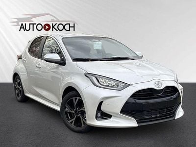 Neu Toyota Yaris Hybrid 92 PS (67 kW) 2025 Weiß Limousine