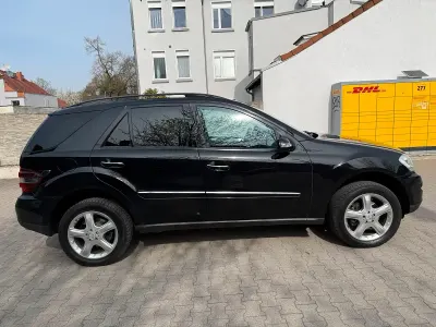 Gebraucht Mercedes ML320 224 PS (164 kW) 2007 Schwarz SUV