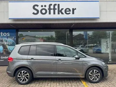 Gebraucht VW Touran Comfortline 150 PS (110 kW) 2018 Grau Van / Kleinbus