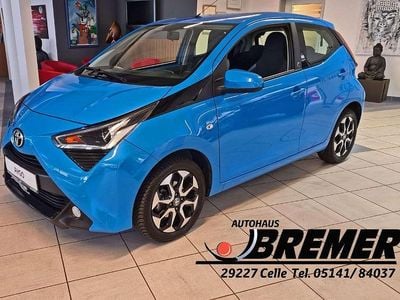 Usata Toyota Aygo Connect Style 72 CV (52 kW) 2020 Blu Utilitaria