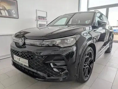 Gebraucht VW Tiguan R-line 150 PS (110 kW) 2024 Schwarz SUV