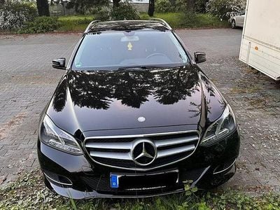 Schwarz Gebraucht 2015 Mercedes E220 Elegance Kombi | 14.690 € (Fairer Preis)