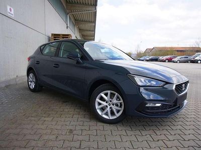 Neu Seat Leon Style 150 PS (110 kW) 2025 Fjordblau Limousine