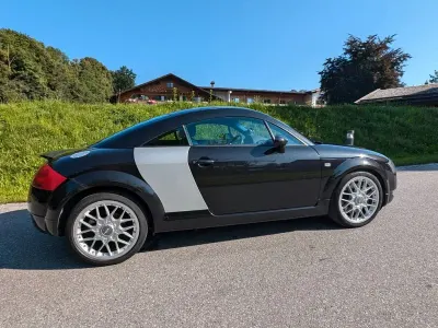 Begagnad Audi TT Sport 224 HK (164 kW) 2002 Svart Sportkupé