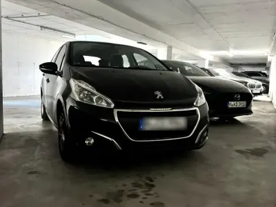 Gebraucht Peugeot 208 83 PS (61 kW) 2017 Schwarz Kleinwagen