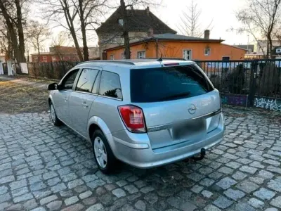 Gebraucht Opel Astra 110 PS (80 kW) 2011 Silber Kombi