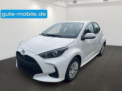 Weiß Neu 2025 Toyota Yaris Hybrid Business Edition Limousine | 24.999 € (Guter Preis)
