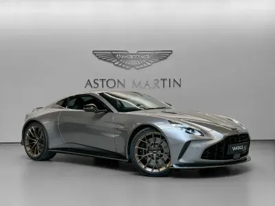 Neu Aston Martin Vantage 680 PS (500 kW) 2026 Silber Coupé