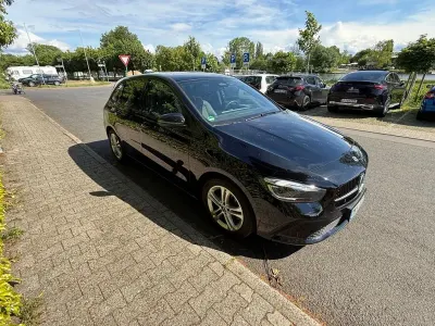 Gebraucht Mercedes B220 190 PS (139 kW) 2024 Schwarz Van / Kleinbus