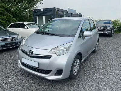Gebraucht Toyota Verso-S Multidrive S 99 PS (72 kW) 2011 Grau Van / Kleinbus