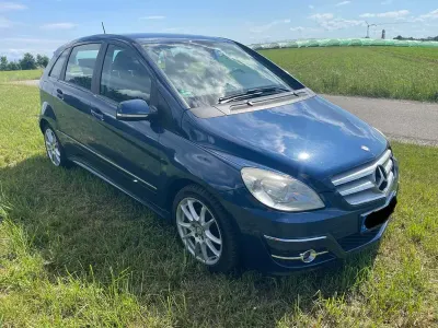 Gebraucht Mercedes B200 140 PS (102 kW) 2010 Blau Van / Kleinbus