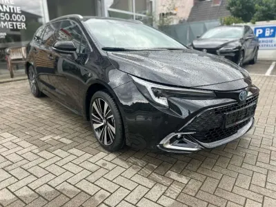 Neu Toyota Corolla 141 PS (103 kW) 2026 Black mica / ink Kombi