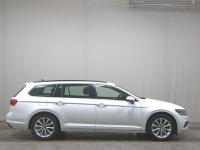 Weiss Gebraucht 2021 VW Passat Business Kombi | 14.550 € (Guter Preis)