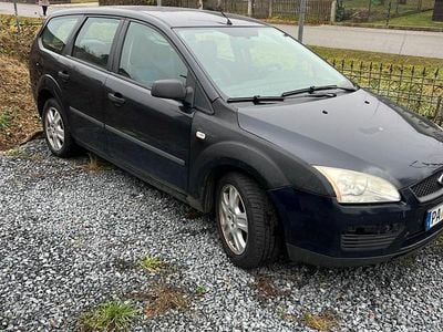 Blau Gebraucht 2005 Ford Focus Kombi | 450 €