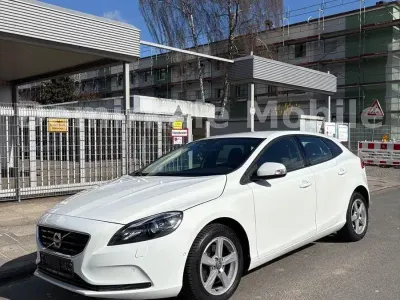 Gebraucht Volvo V40 Kinetic 150 PS (110 kW) 2012 Weiß Kleinwagen