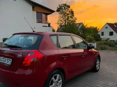 Używany Kia Ceed 109 KM (80 kW) 2009 Czerwony Hatchback