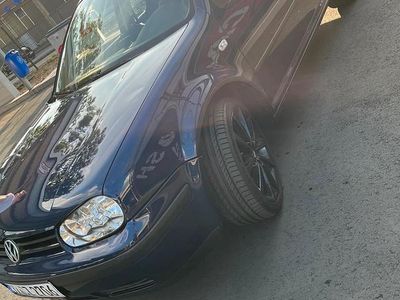 Blau Gebraucht 2003 VW Golf IV Kleinwagen | 1.400 € (Fairer Preis)