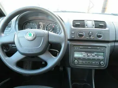Gebraucht Skoda Fabia Ambiente 86 PS (63 kW) 2011 Silber Limousine