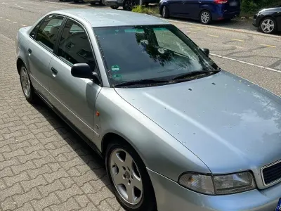 Gebraucht Audi A4 Basis 125 PS (91 kW) 1996 Silber Limousine
