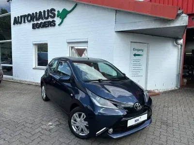 Gebraucht Toyota Aygo X-play 69 PS (50 kW) 2016 Blau Kleinwagen