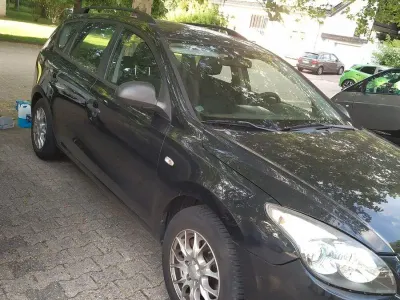 Gebraucht Hyundai i30 Classic 126 PS (92 kW) 2010 Schwarz Kombi